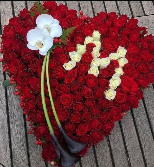 Kırmızı Gülden Kalp Arajman ve İsim Baş harfi