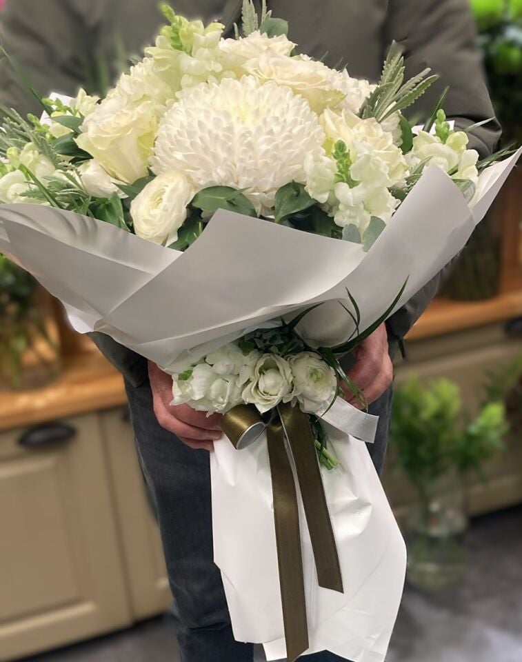 Beyaz Gül ve Anastasia Buketi