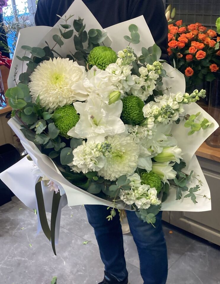 Beyaz Renkli Buketler