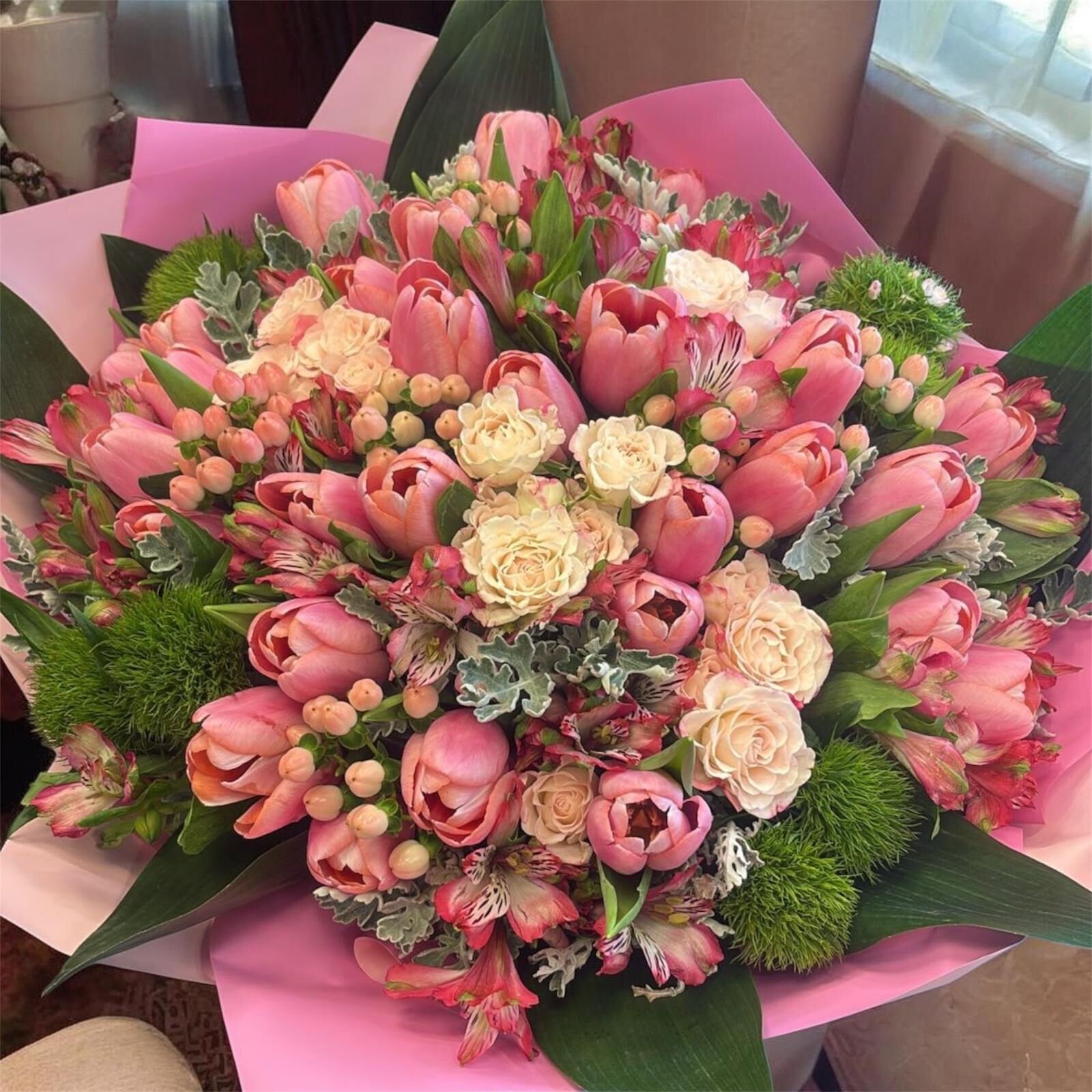 Pembe Lale ve Gül Buketi