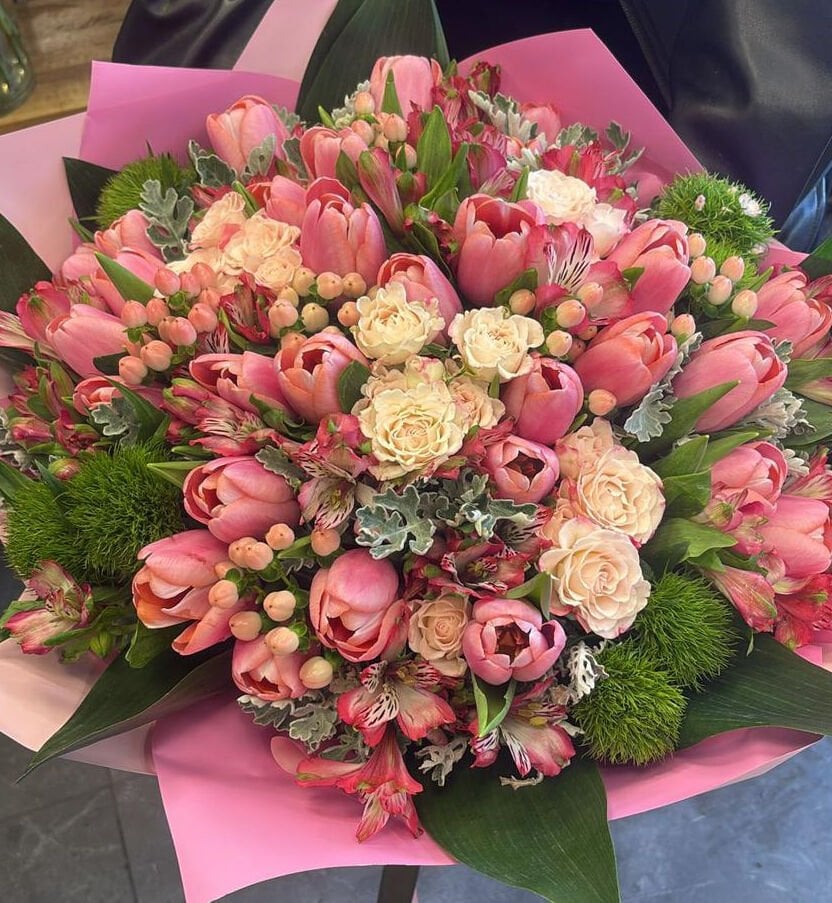 Pembe Lale ve Gül Buketi