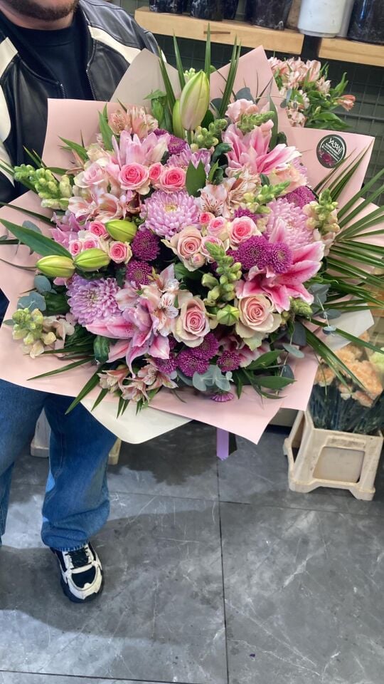 Pembe Lilyum ve Gül Buketi